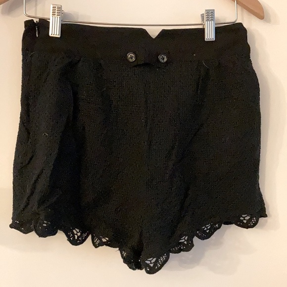 FINDERS KEEPERS High waisted scalloped shorts NWOT - Picture 4 of 4